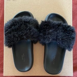 Urban Outfitters Slides